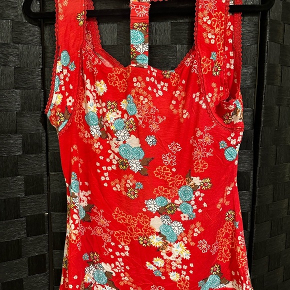 Floral Red Sleeveless Top - Picture 2 of 5